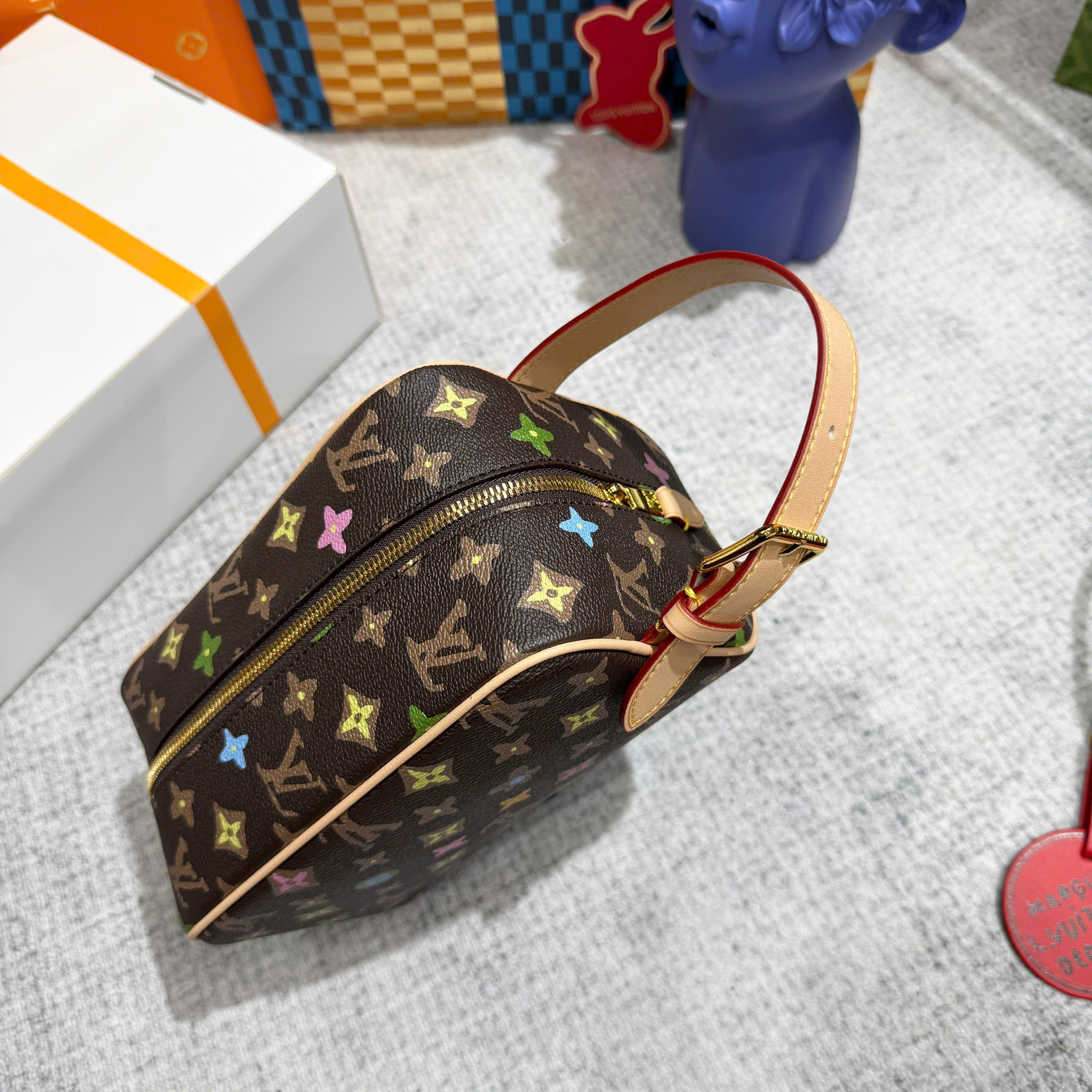 Túi Clutch cầm tay Louis Vuitton LV Nâu họa tiết hoa vân logo LV màu sắc size 23x13x12cm Like Auth on web fullbox bill thẻ PLD